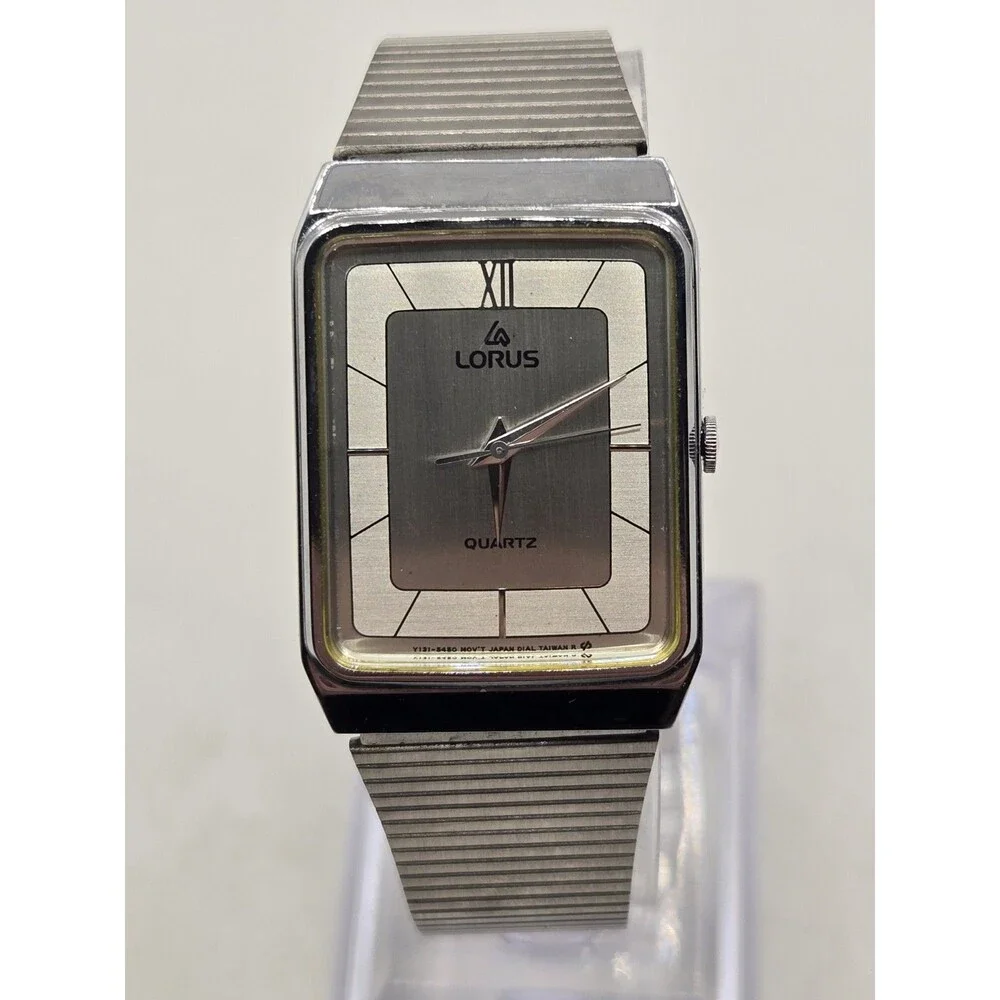 Vintage LORUS Watch Y131-5230 Silver Tone Stainless Steel 25mm Watch. New Batt